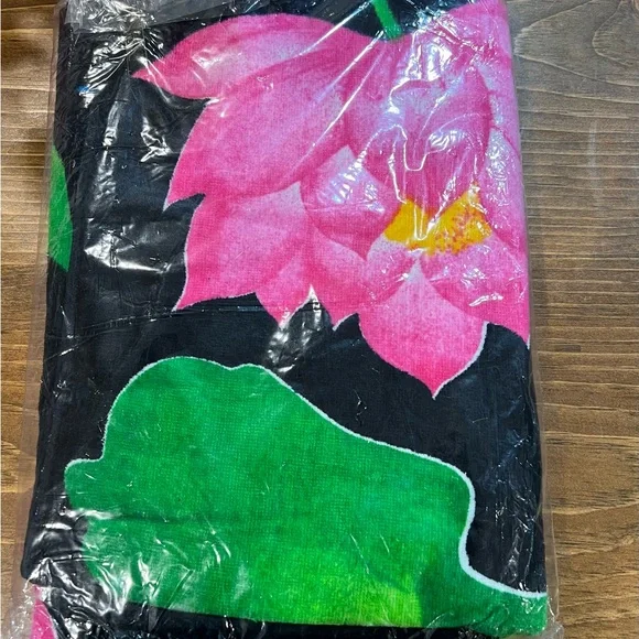 Floral Black and Pink beach towel - Picture 2 of 2